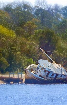 TRANSPORT DISASTER SINKING BOAT