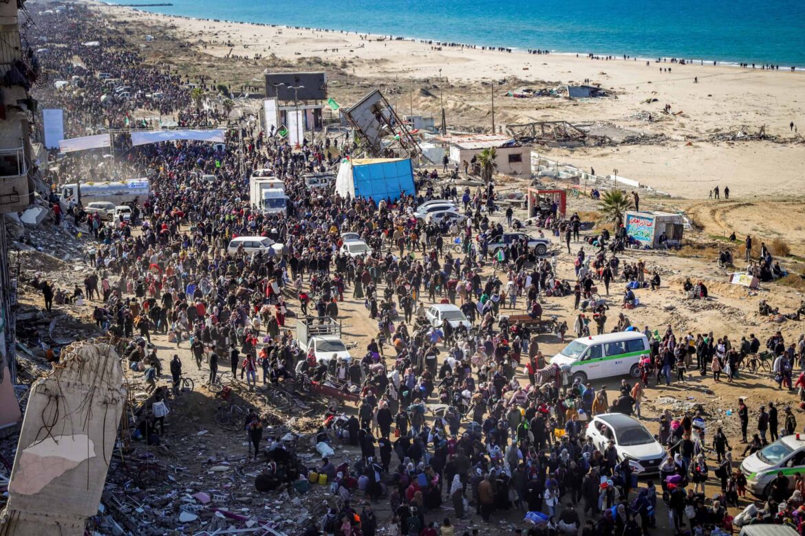 Palestinians-return-to-northern-Gaza-in-Gaza-City-scaled